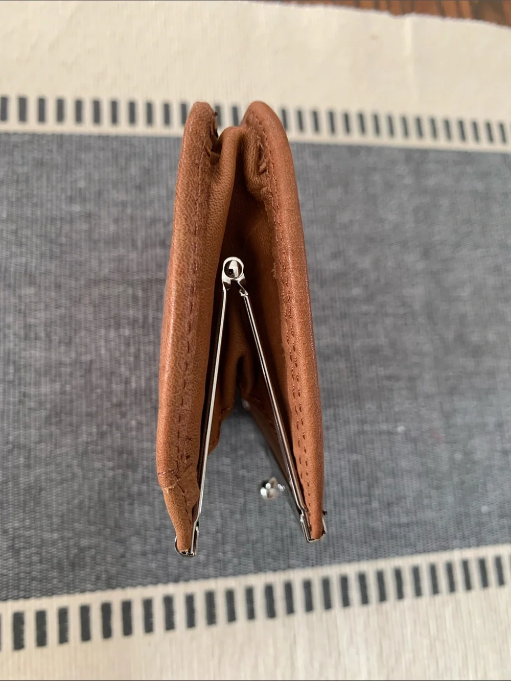 {Vintage} Genuine Leather Kiss-Lock Coin Purse - Picture 4 of 5